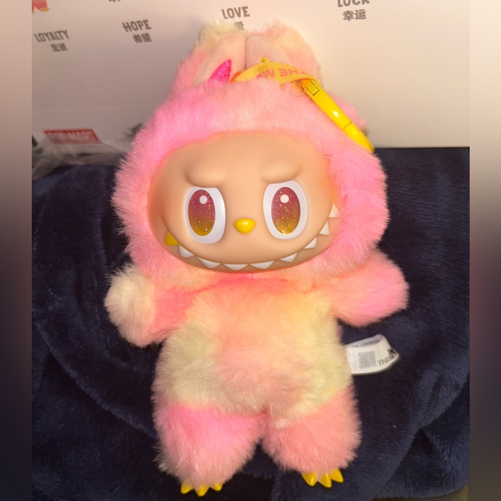 Loyalty Bie Labubu 🩷💛 *sold*